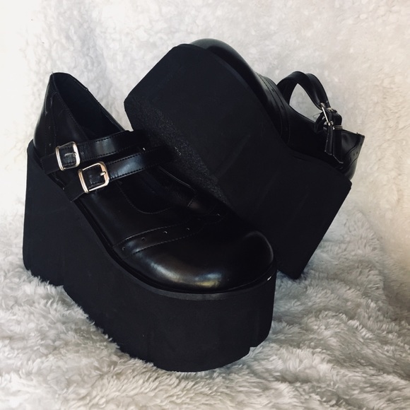 Hot Topic Shoes - Hot Topic Retro Platform Mary Jane Shoes